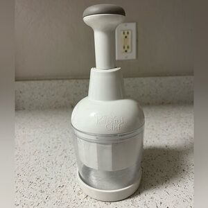 Pampered Chef Push Function Food Chopper #2585 White